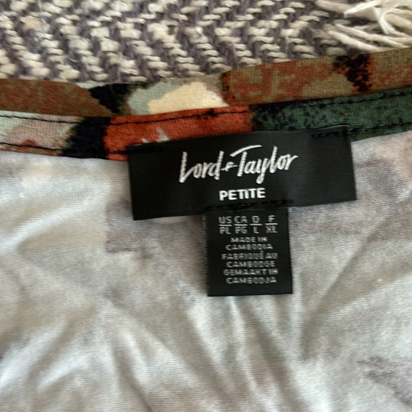 NWT Lord and Taylor Comfy Straight Dress in Fall Floral - Picture 2 of 7